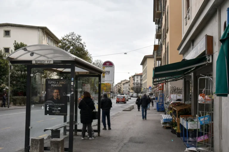 Fermata urbana e servizi di vicinato nell'area di Rifredi a Firenze